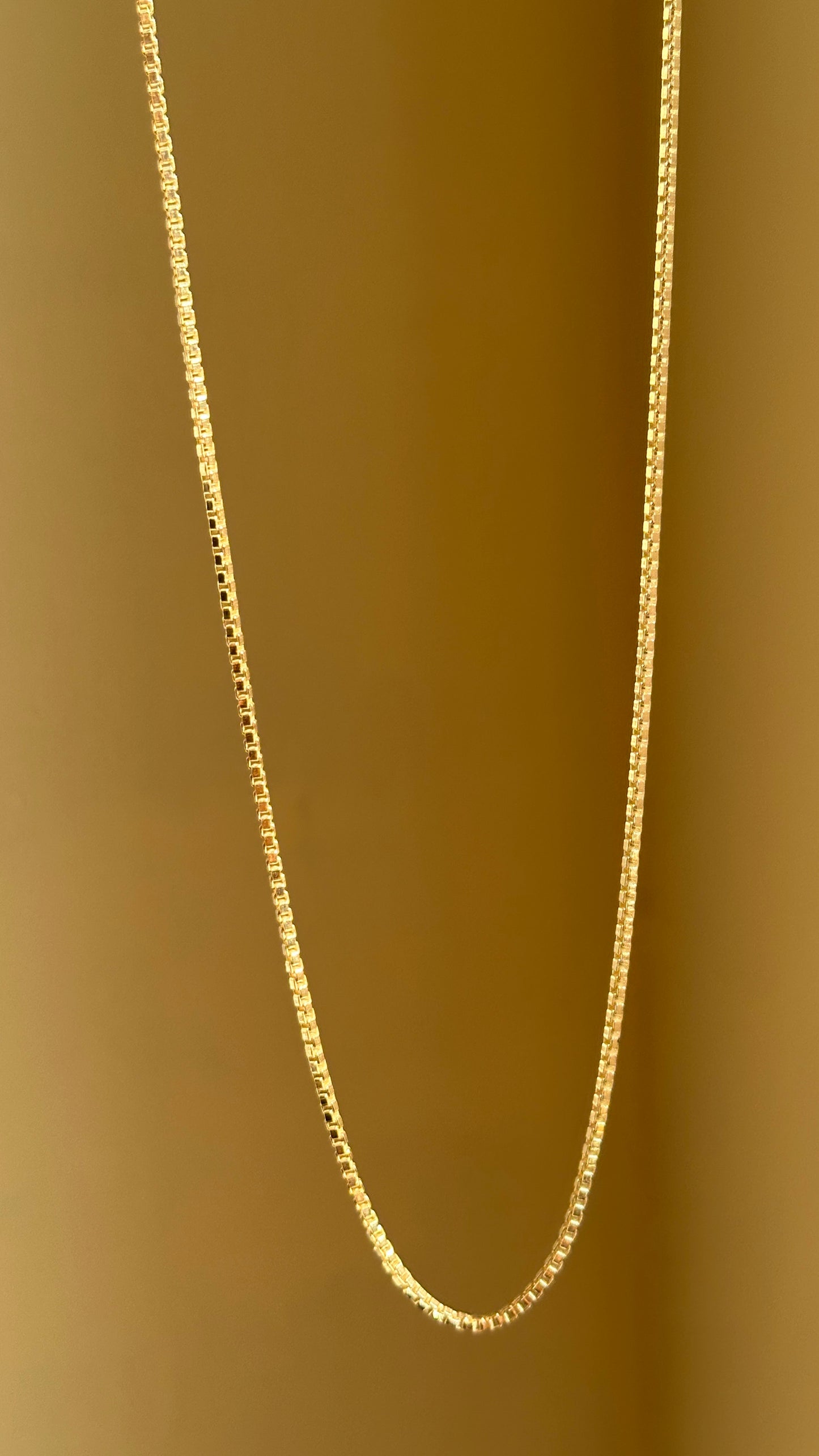 box chain close-up — interlocking silver box link detail