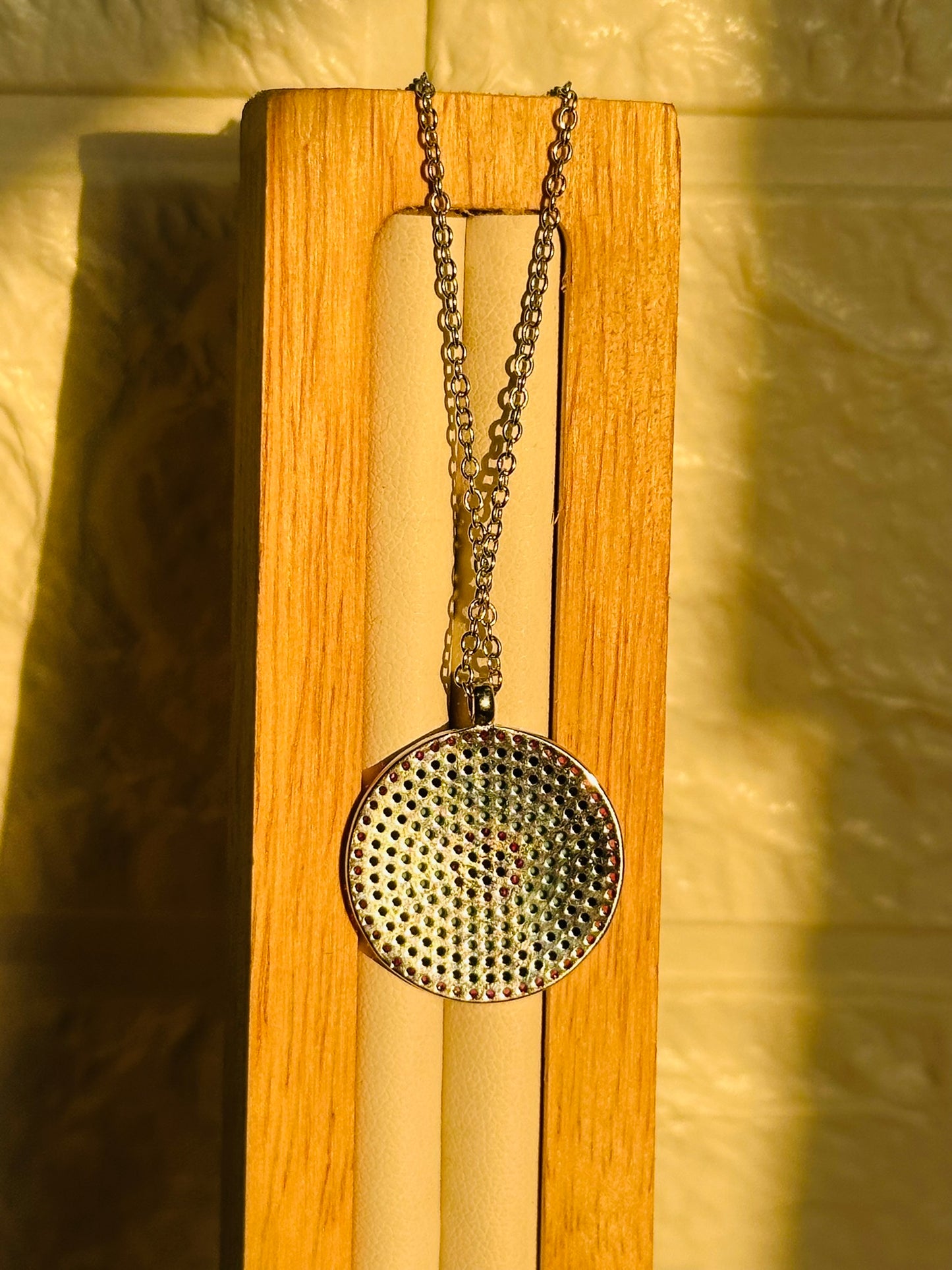 gemstones glow neckpiece