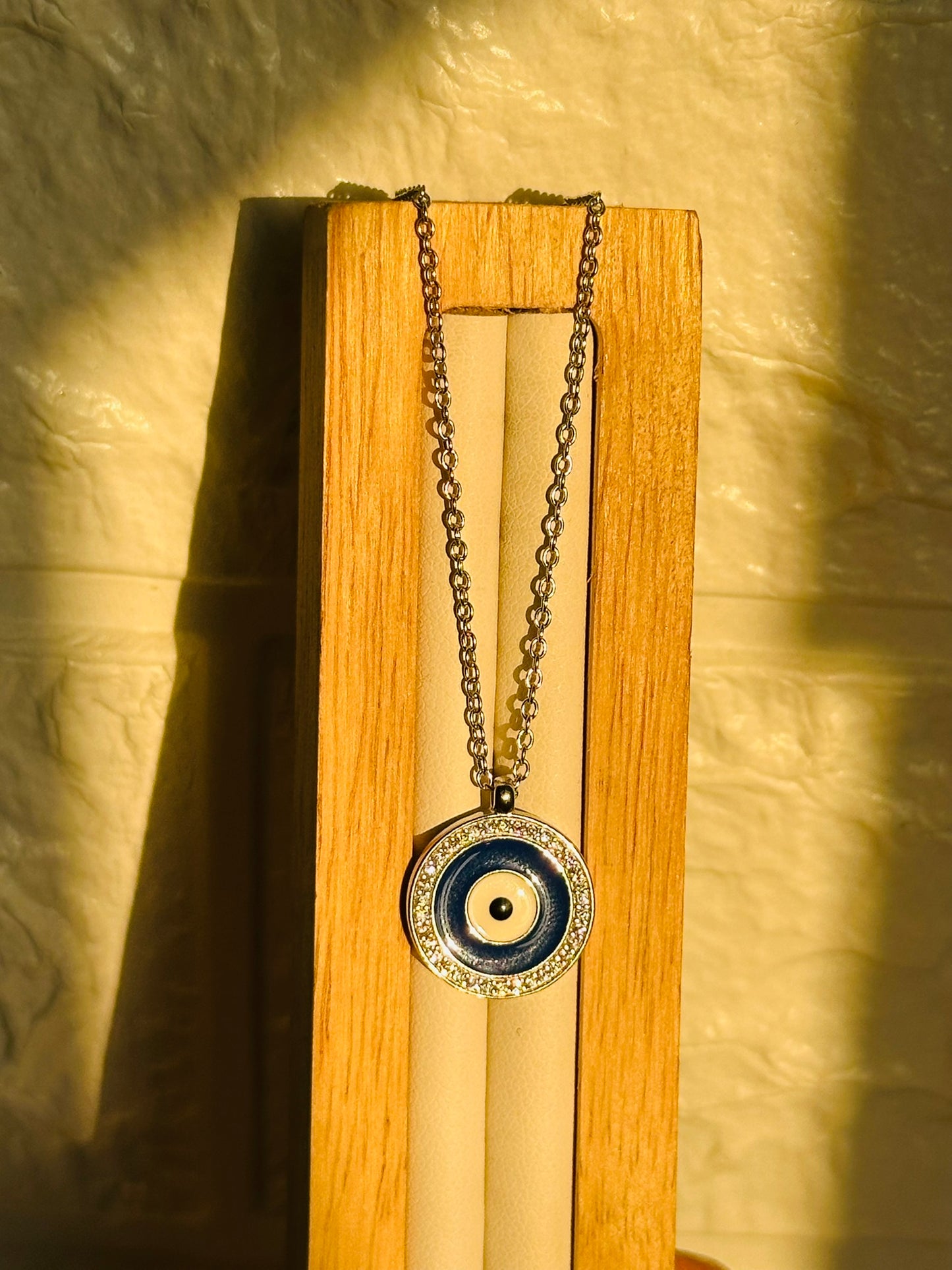 mystic gaze neckpiece