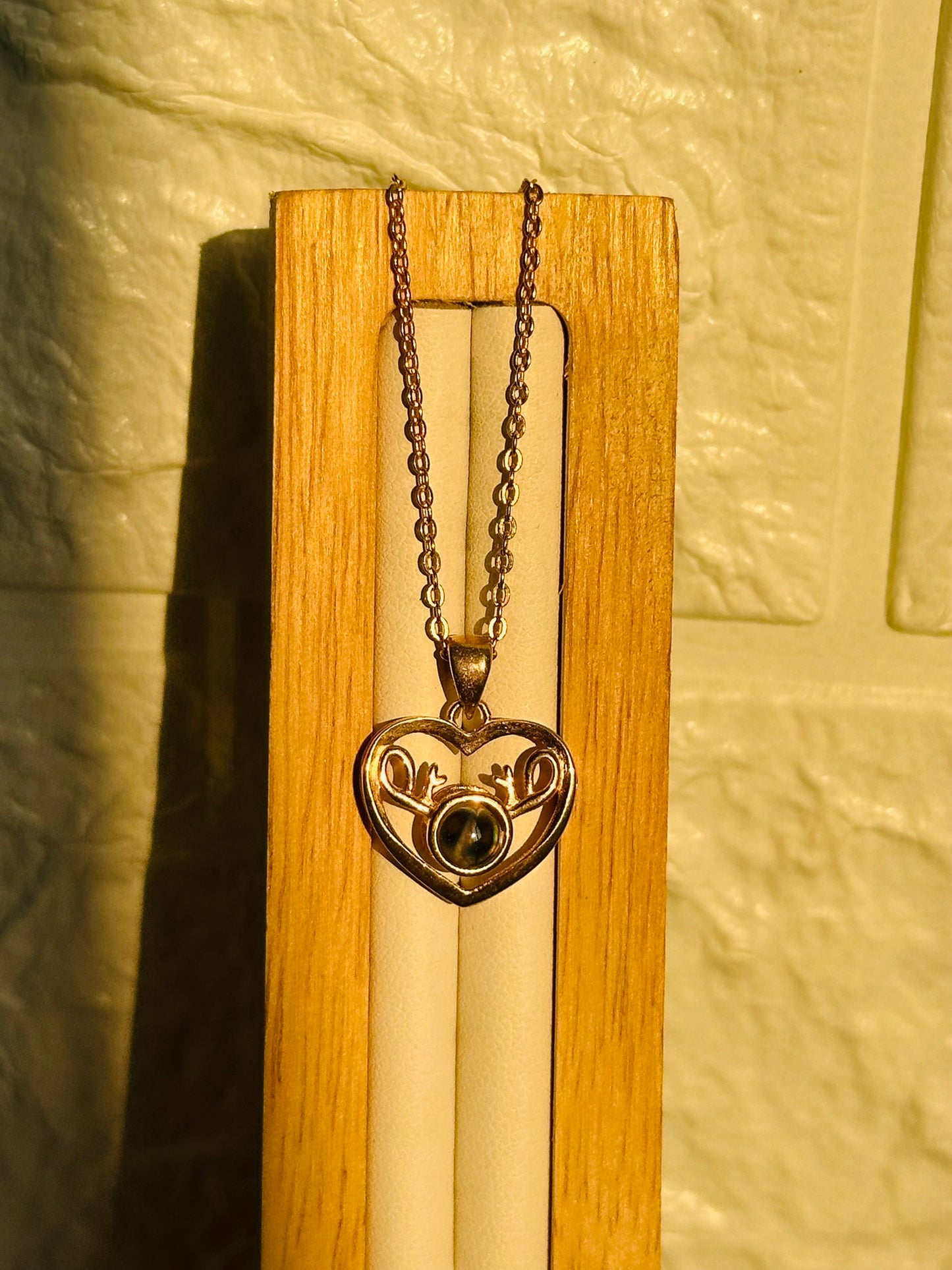 heart reindeer neckpiece