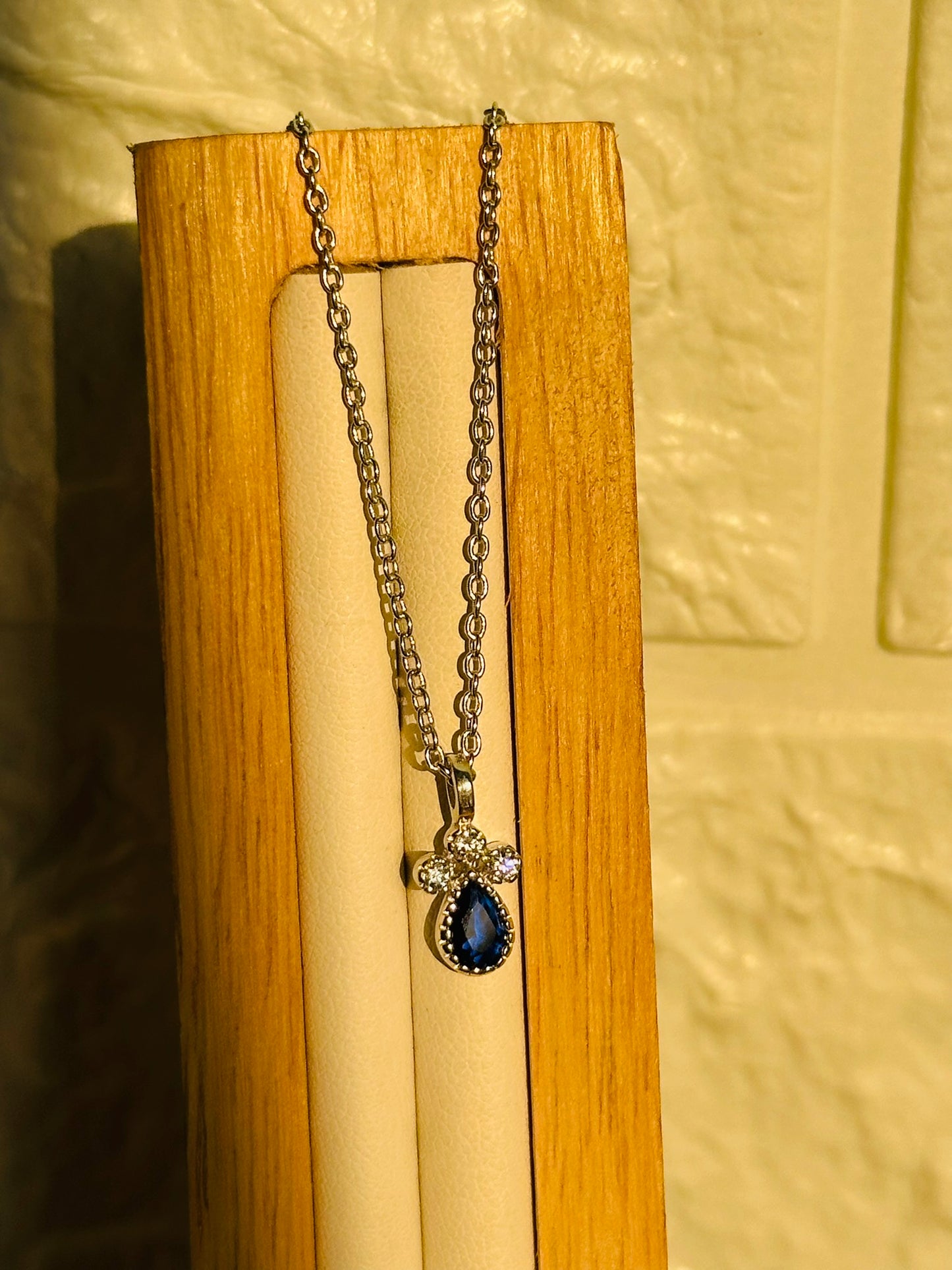 sapphire glow neckpiece