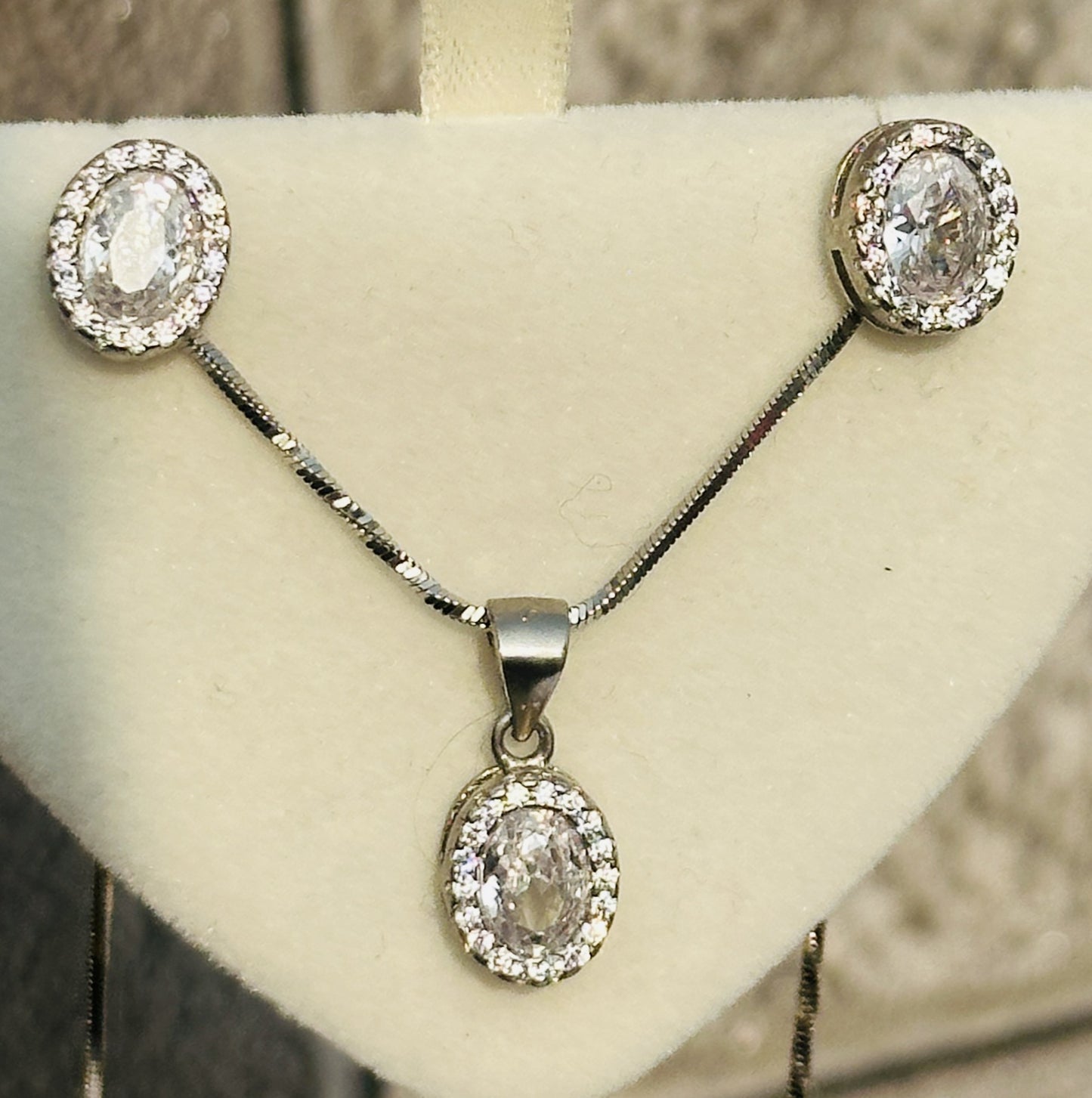 oval bliss pendant set