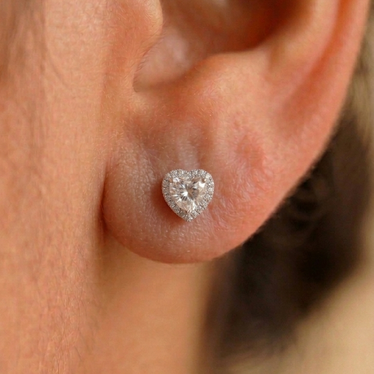 heart spark studs (6mm)