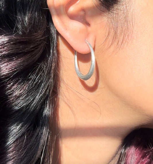 Eterna Oval Hoops