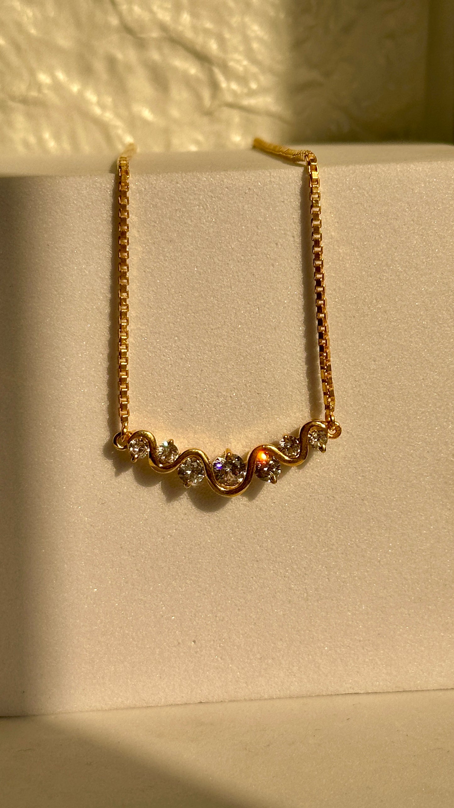 wavy spark neckpiece