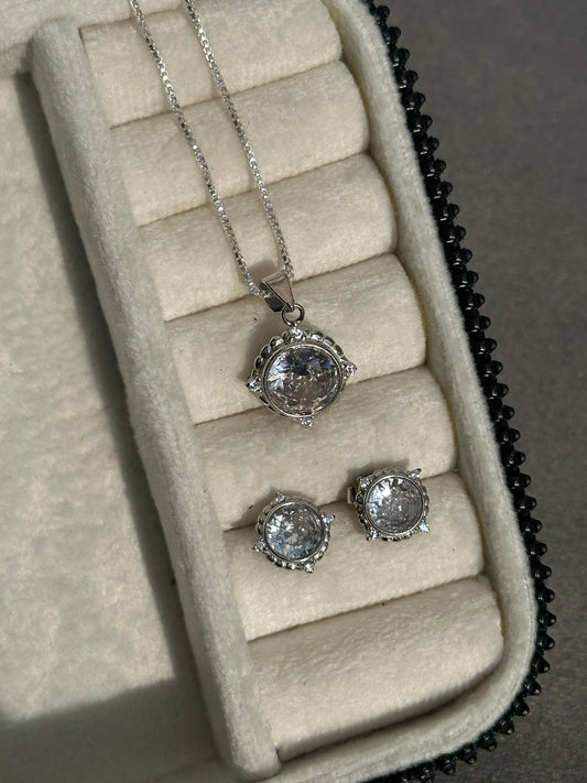 Shimmering Circle Pendant Set