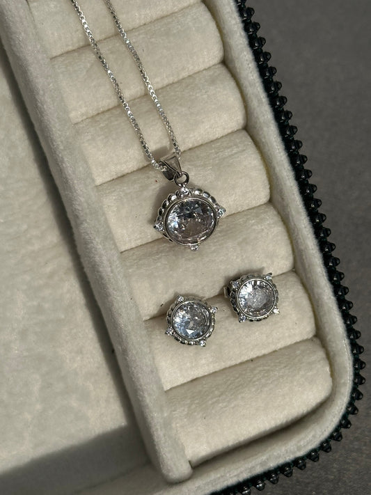 Shimmering Circle Pendant Set