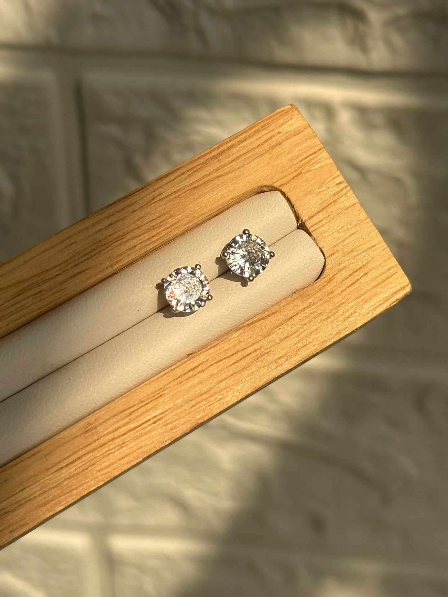 round bliss studs
