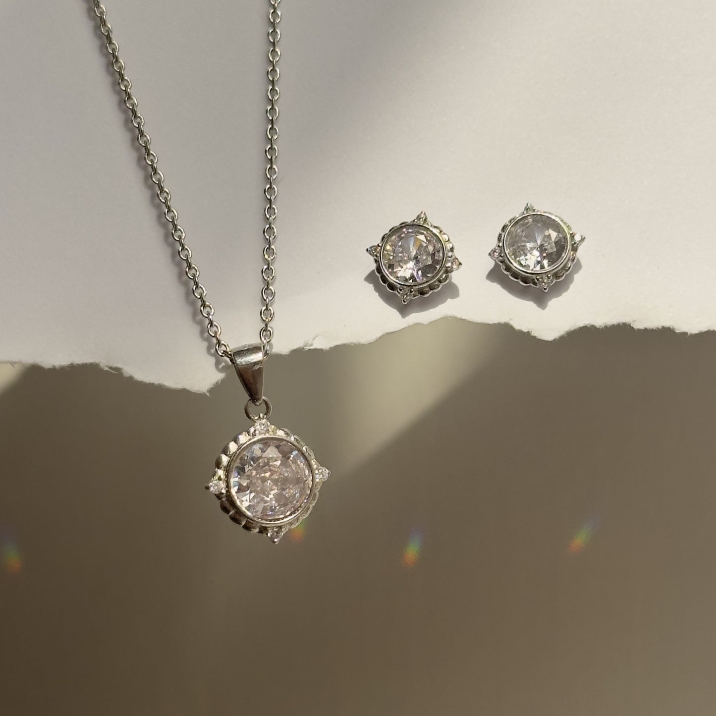 shimmering circle pendant set