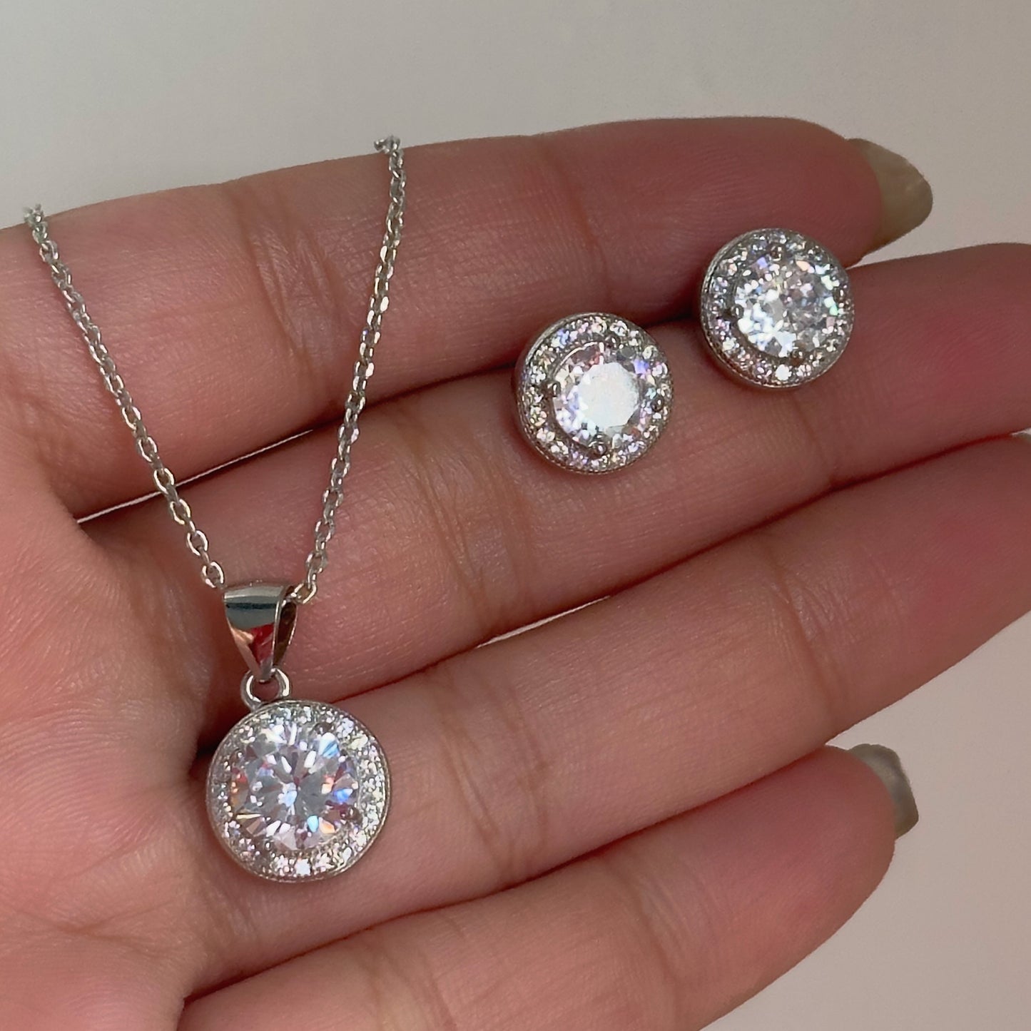 spark round pendant set