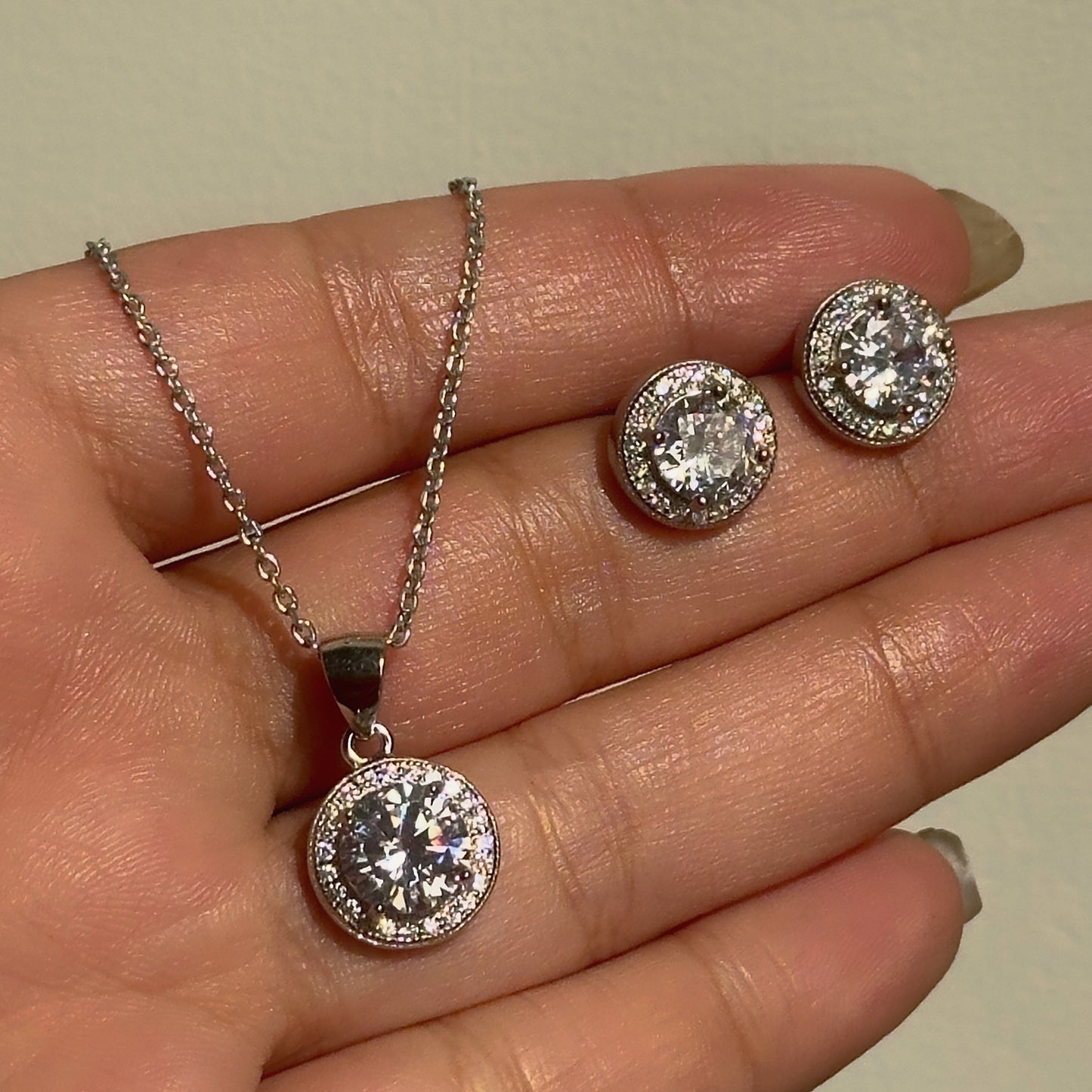 spark round pendant set