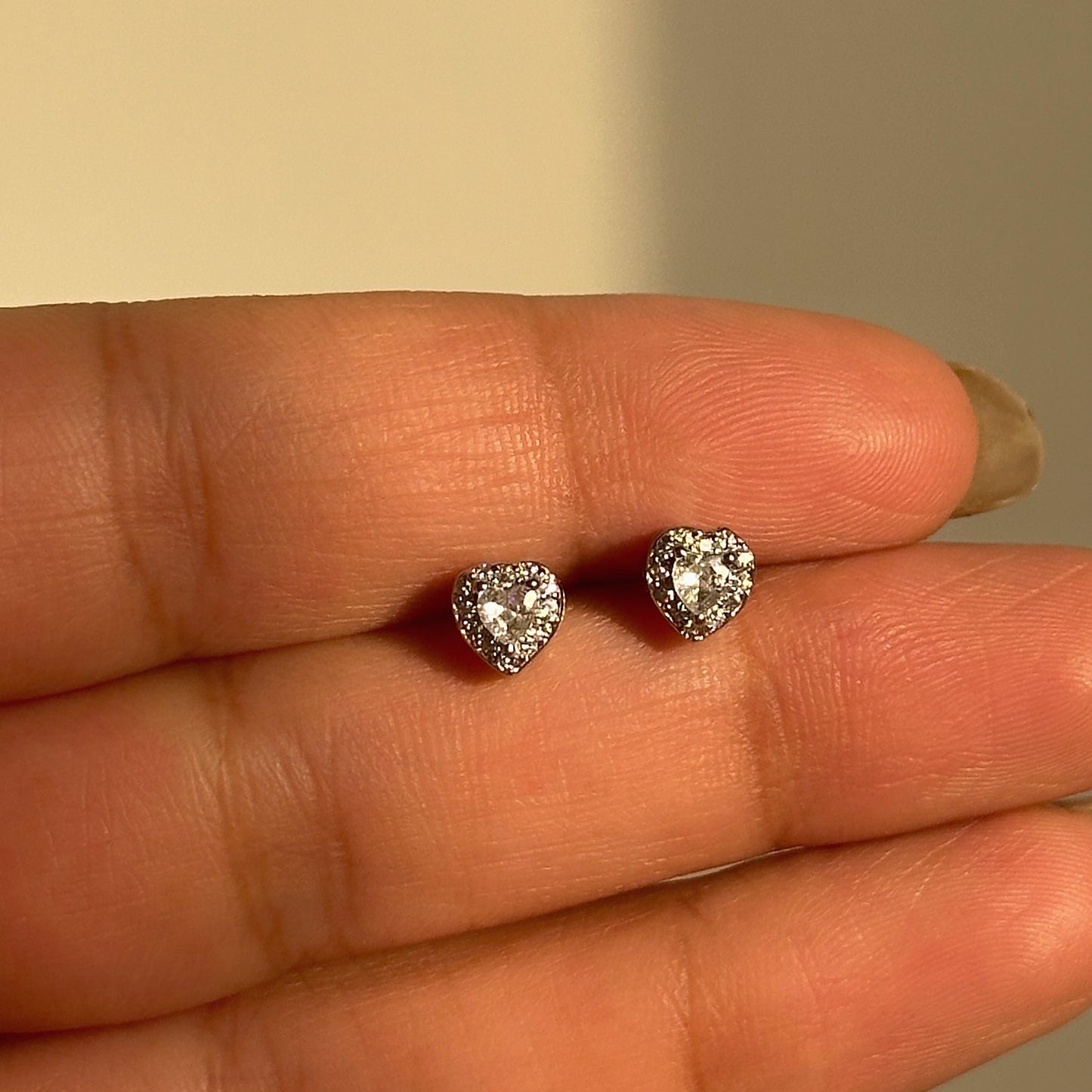 heart spark studs (6mm)