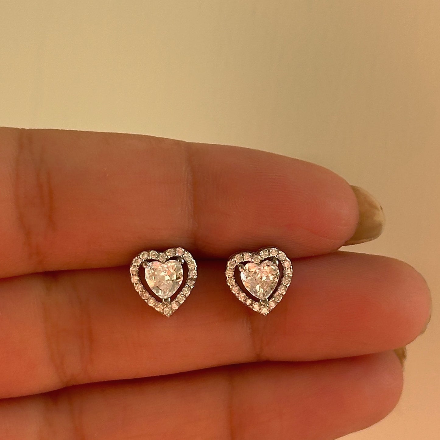 heart spark studs (8mm)