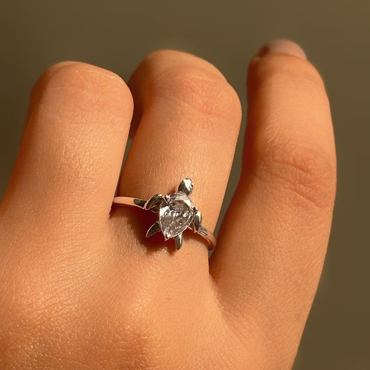 Turtle Glow Ring in 925 sterling silver with turtle motif and zircon stone, House of Binti