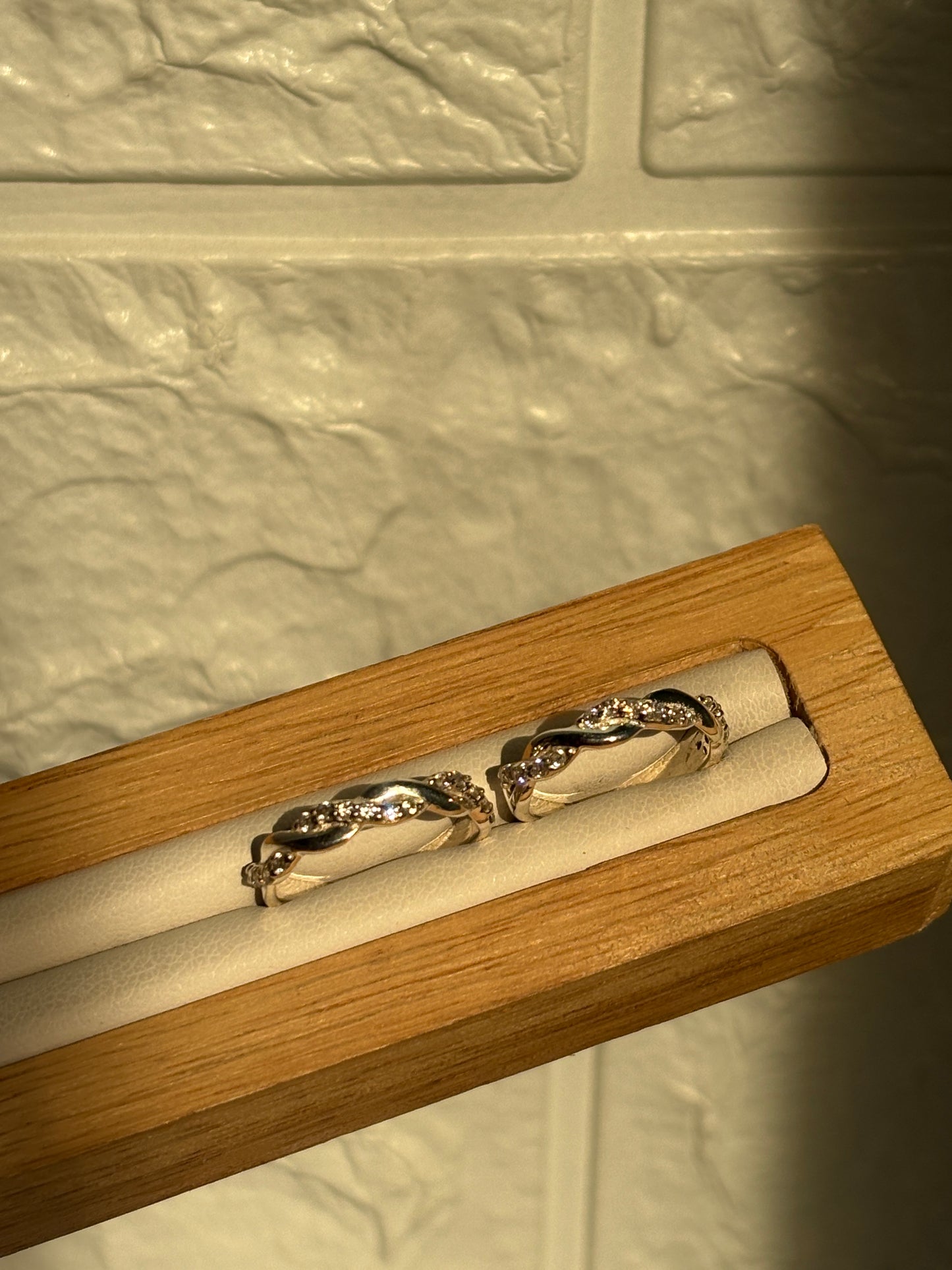 leher toe rings
