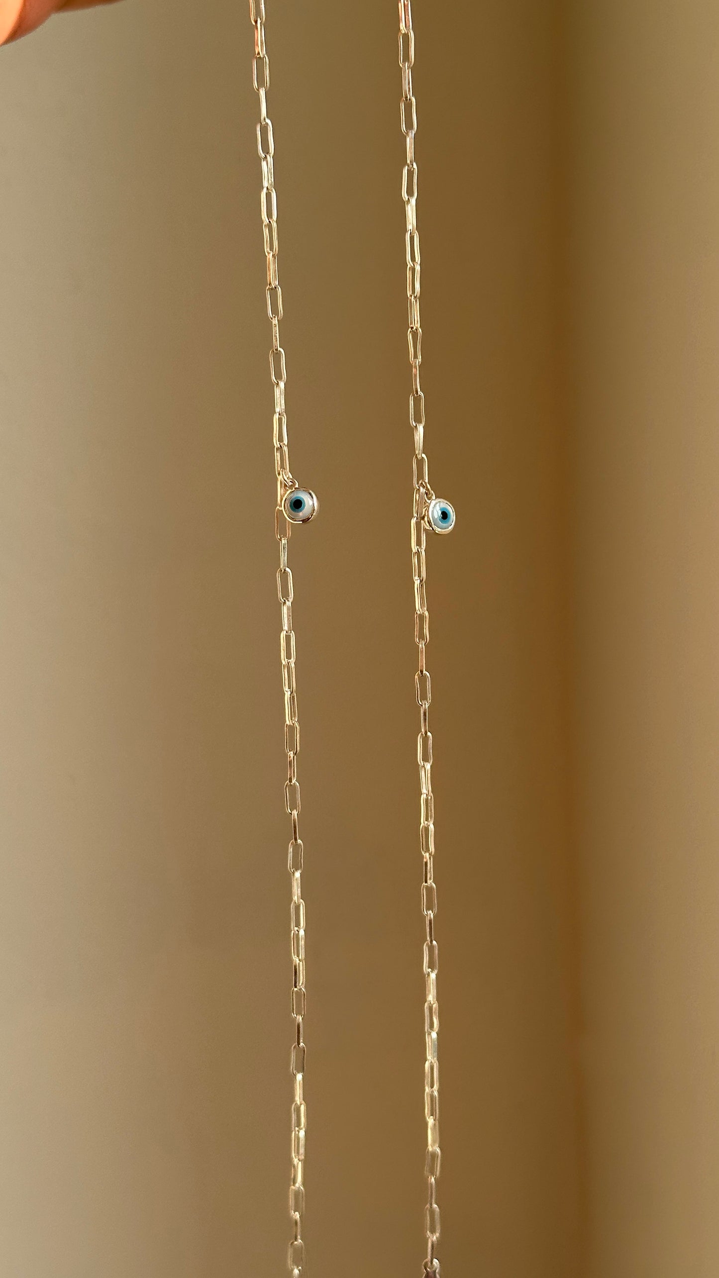 evil eye charm anklet close-up — blue evil eye charm detail