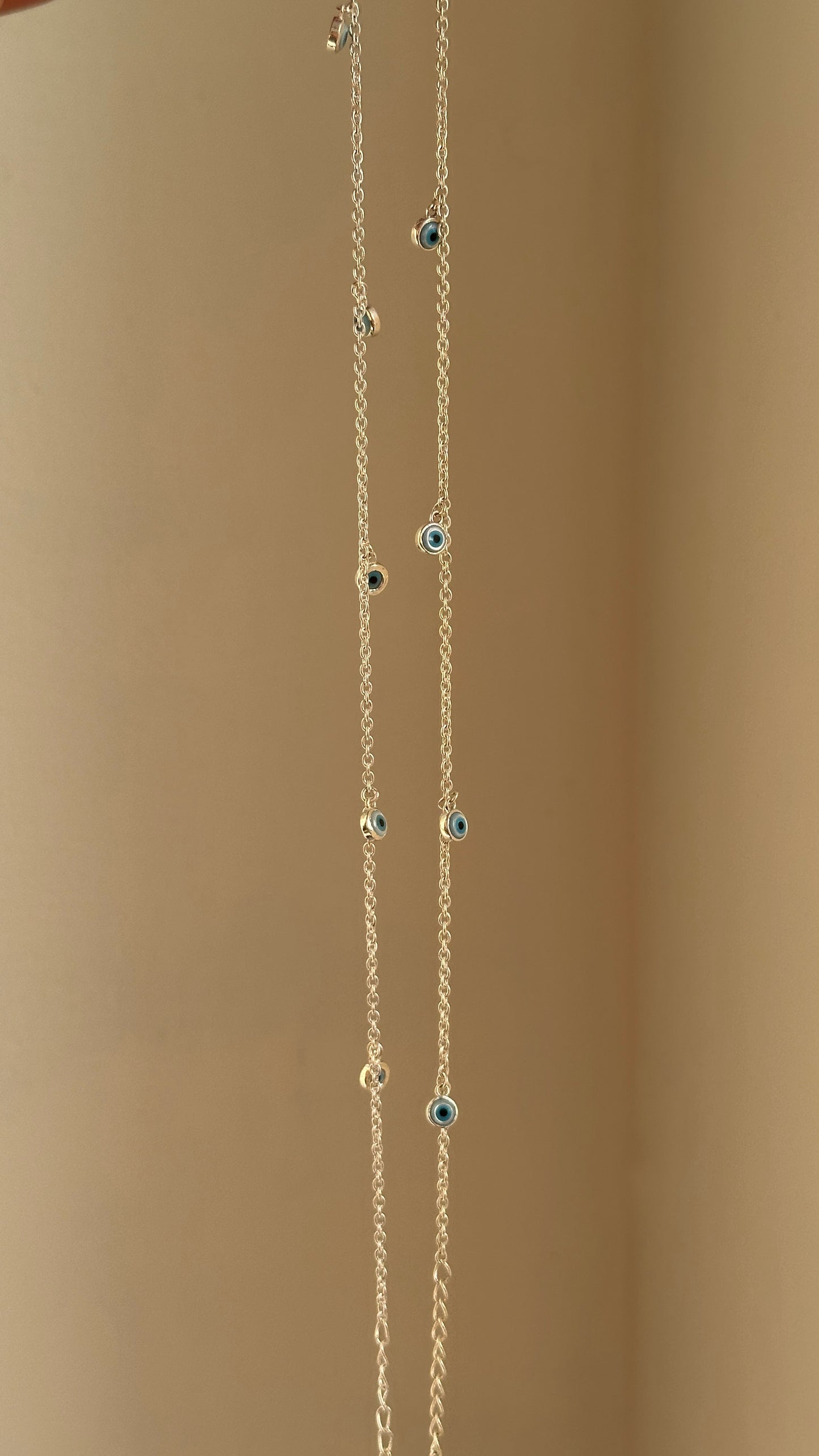 evil eye dangle anklet close-up — dangling blue evil eye charms