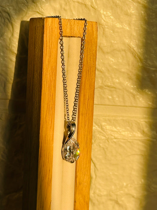 Dewdrop Elegance Neckpiece