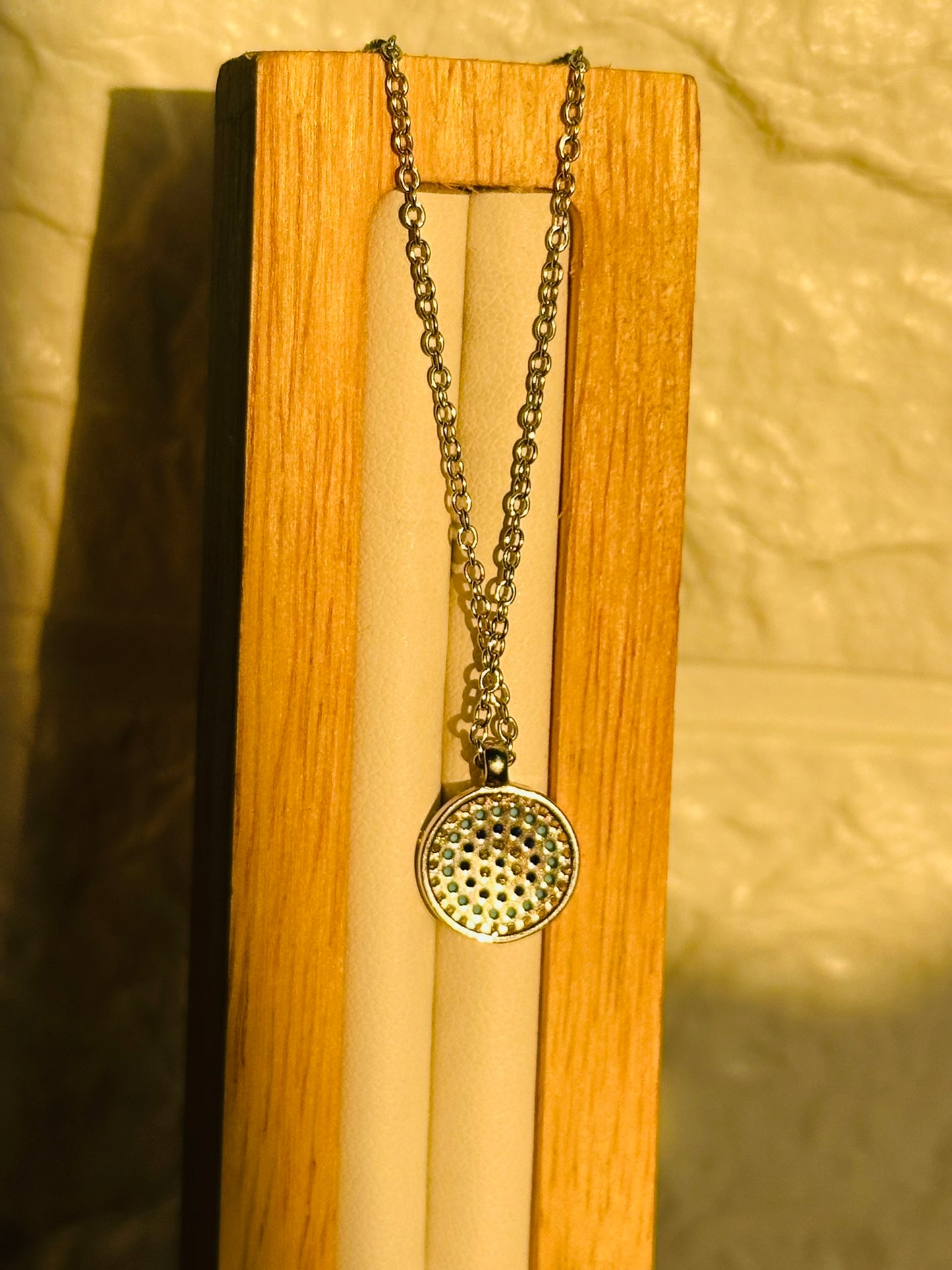 mini blue spark neckpiece