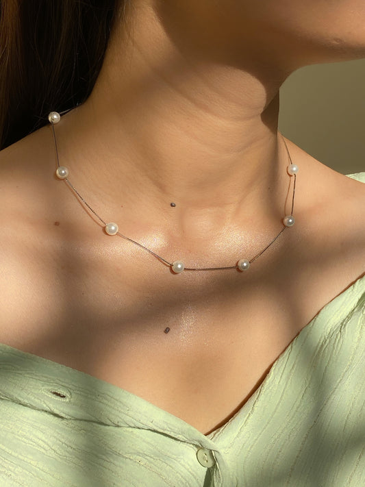 Pearl neckpiece