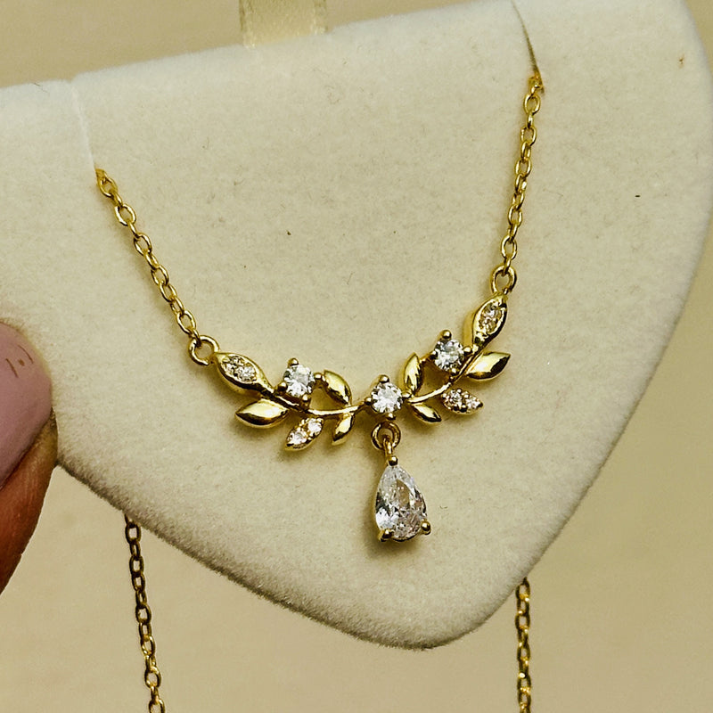 Gleam Drop Neckpiece