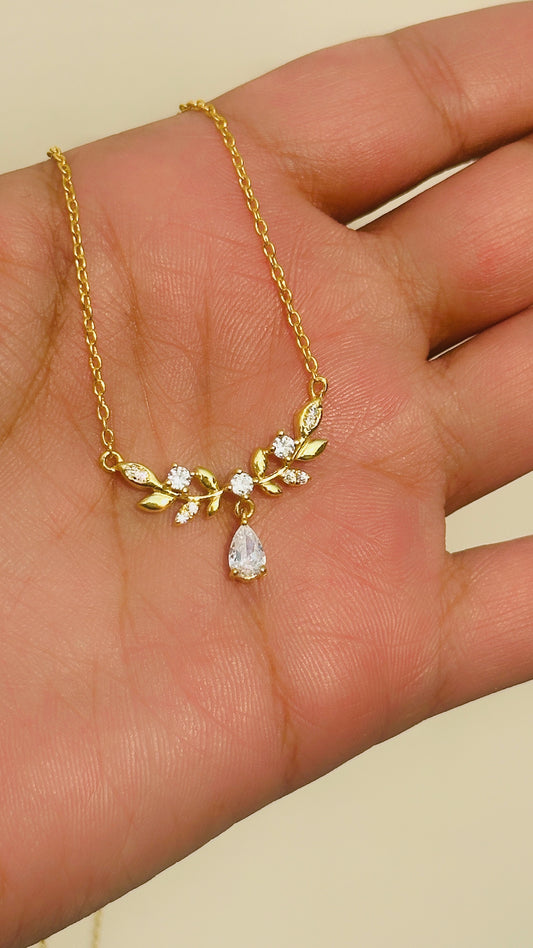 Gleam Drop Neckpiece