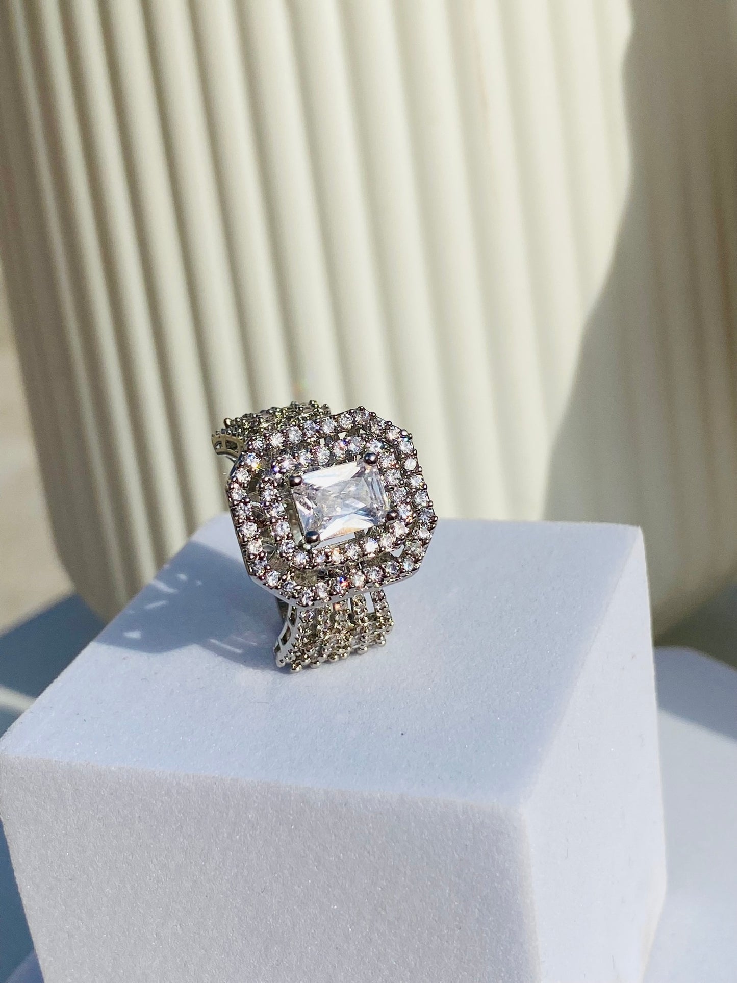 queen solitaire ring