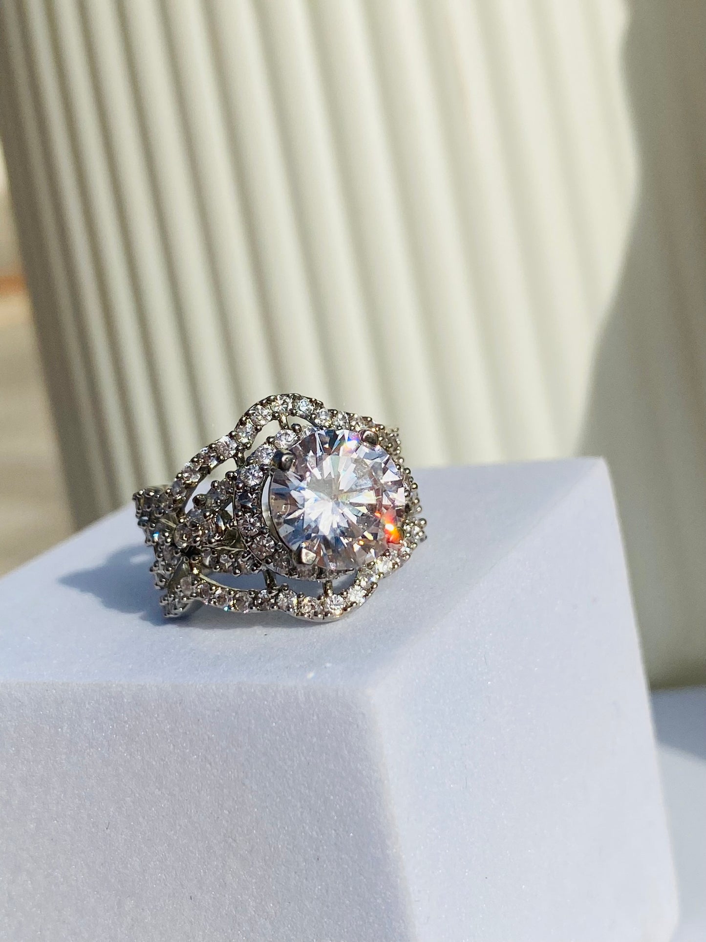 queen solitaire ring