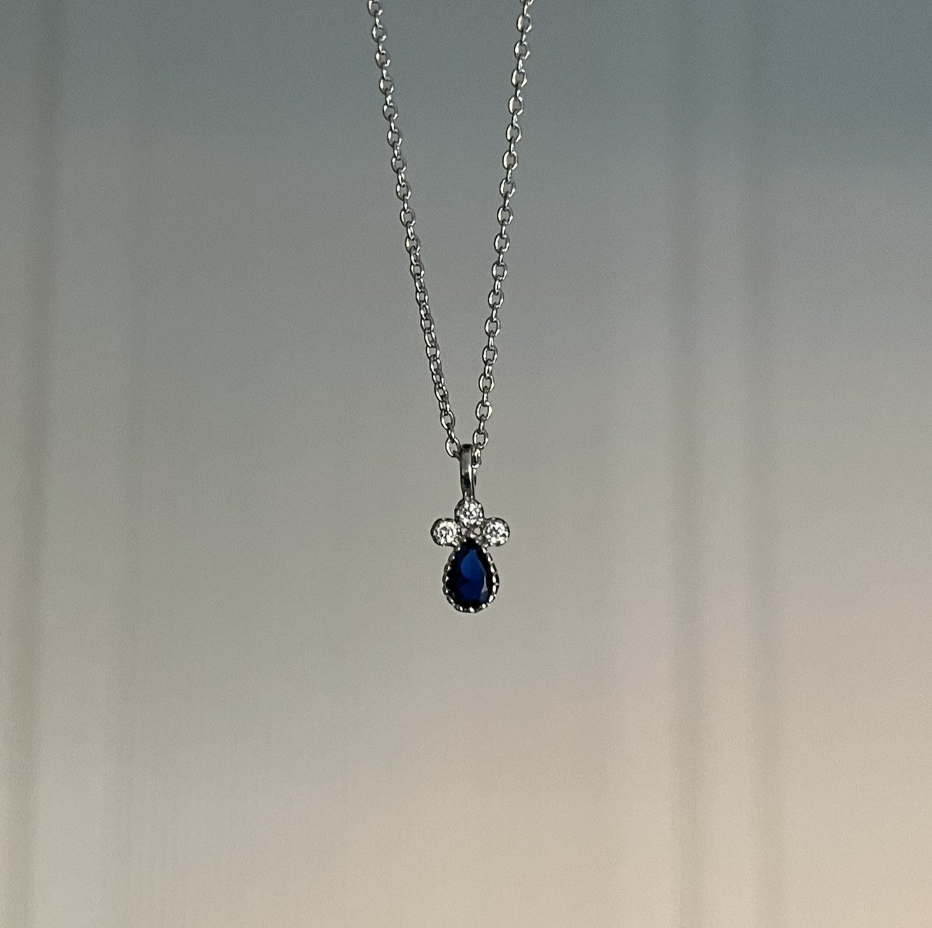 sapphire glow neckpiece