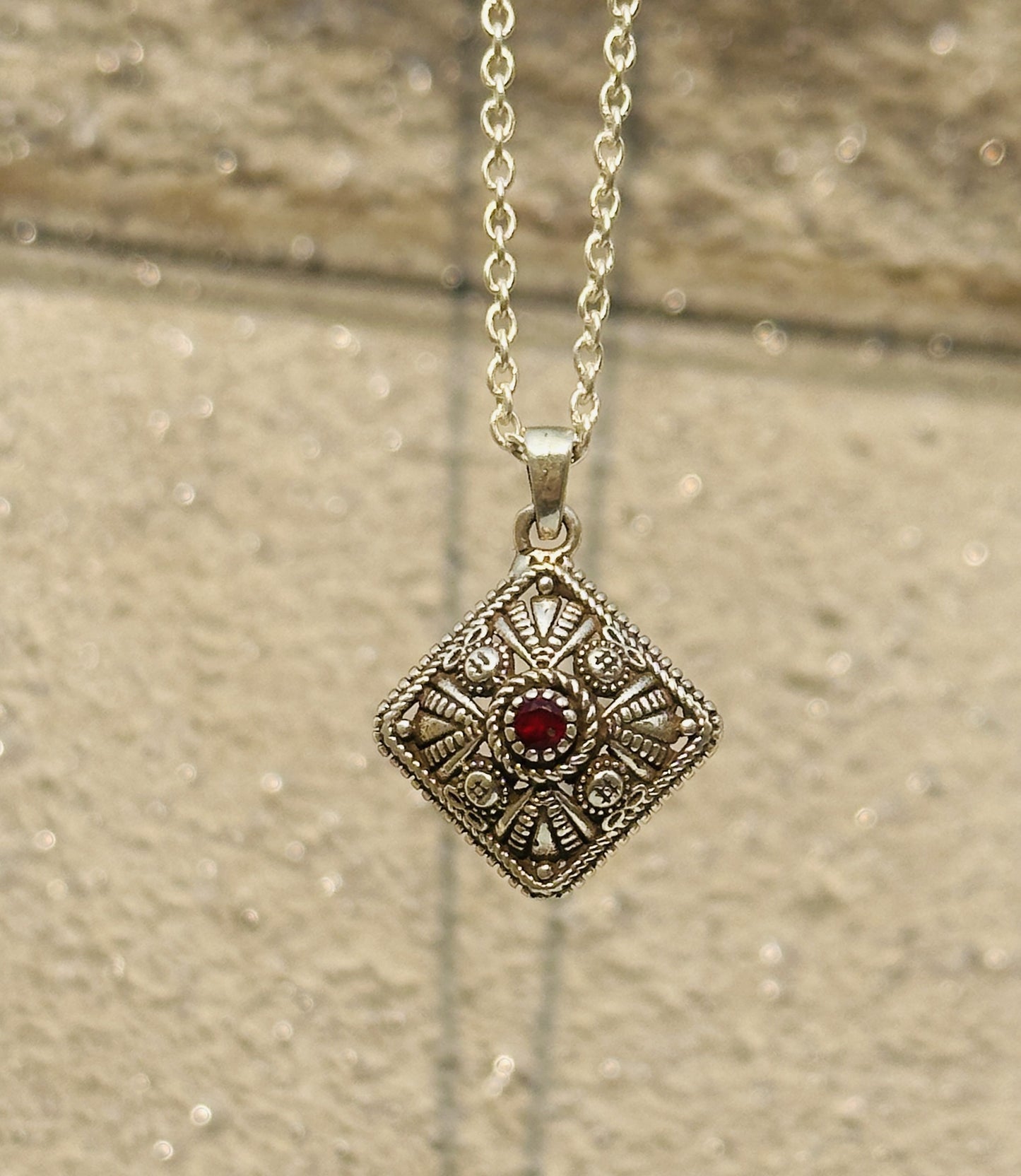 oxo square pendant