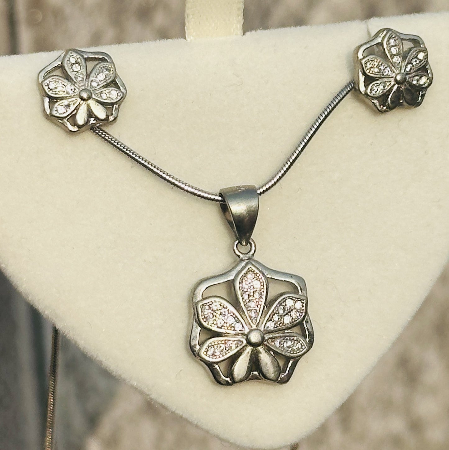 floral spark pendant set