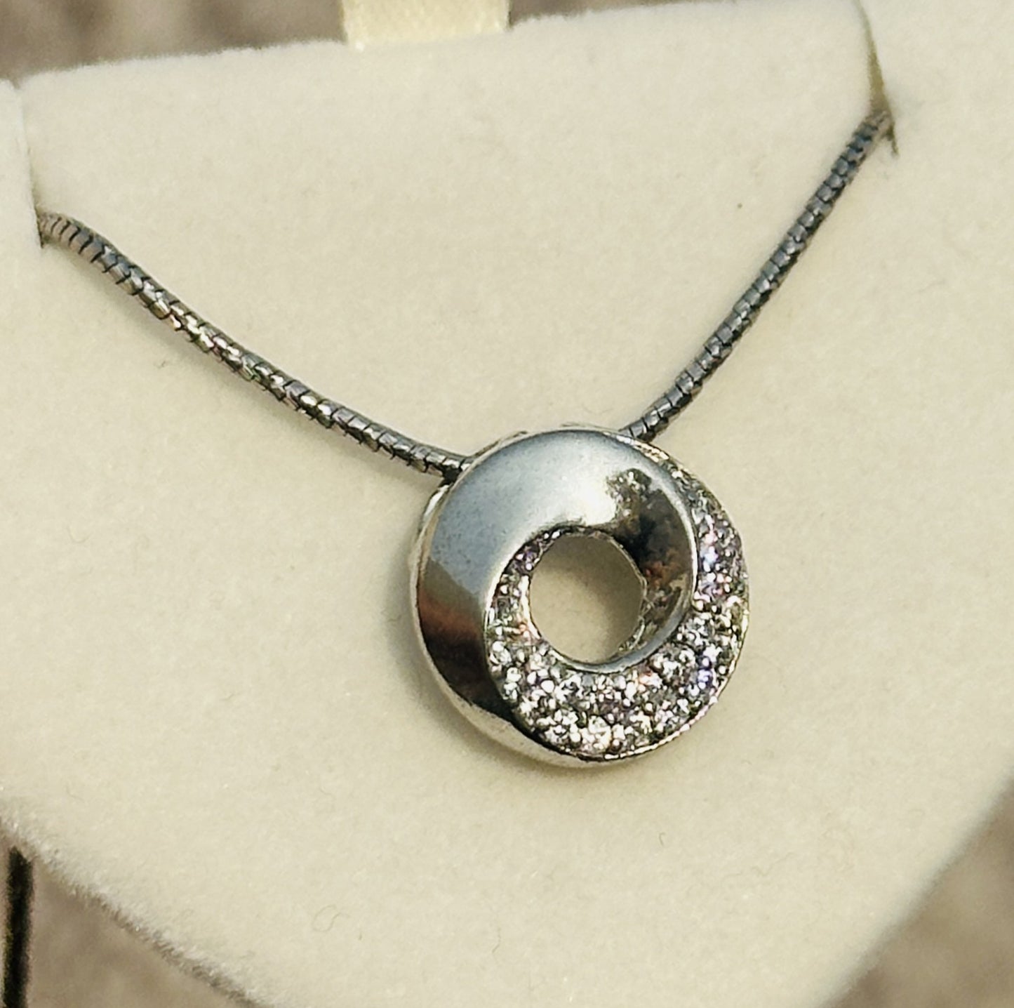 dual shine neckpiece