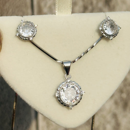 Shimmering Circle Pendant Set