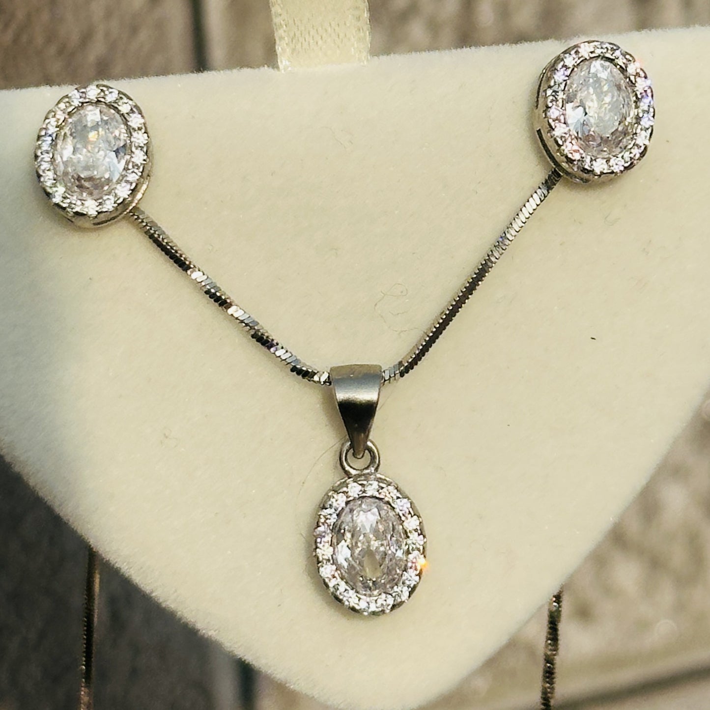 oval bliss pendant set