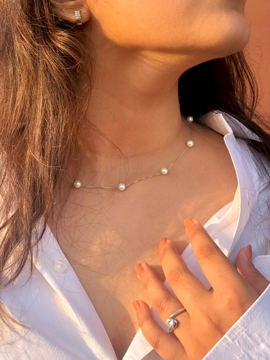 Pearl neckpiece