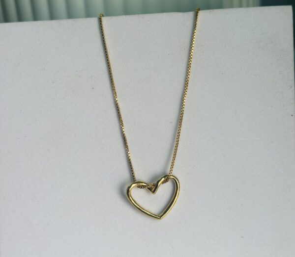 Pinteresty Heart Neckpiece