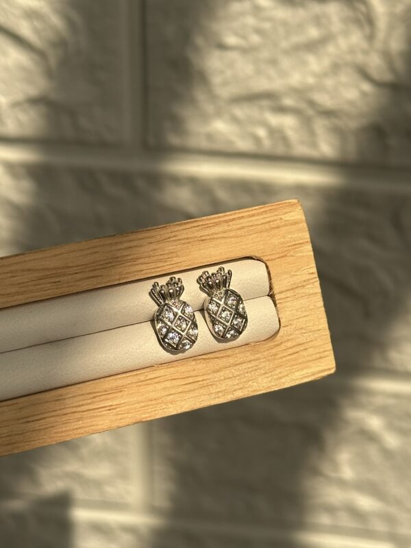 Minimal studs
