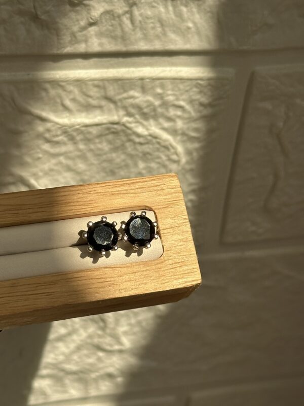 Minimal studs - Image 2