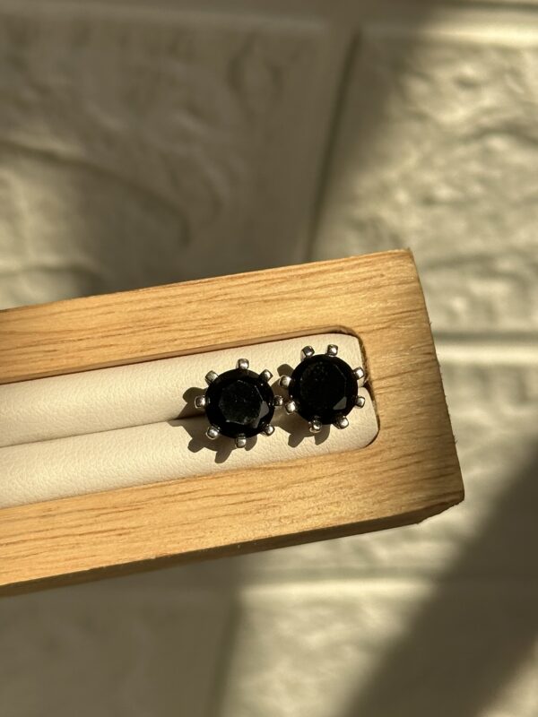 Minimal studs