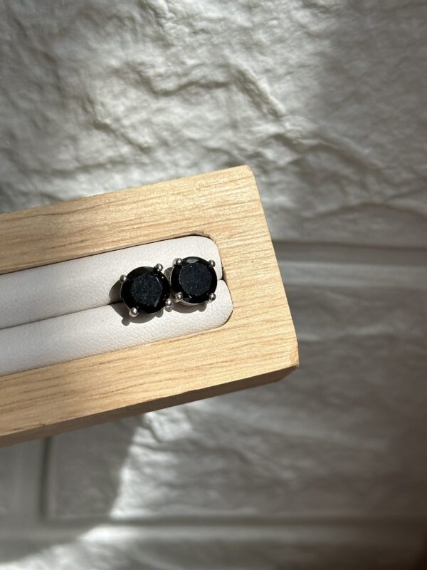 Minimal studs - Image 3