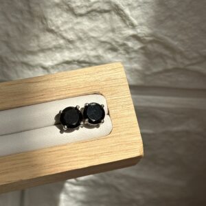 Minimal studs