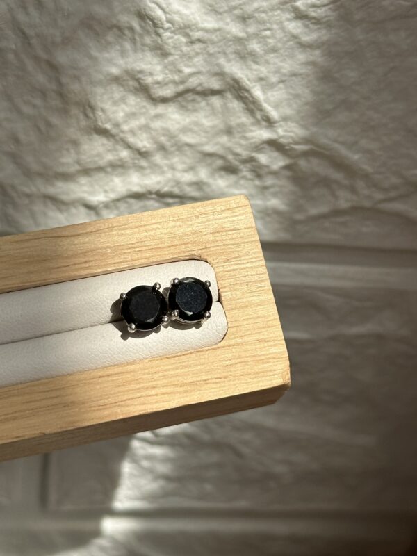 Minimal studs