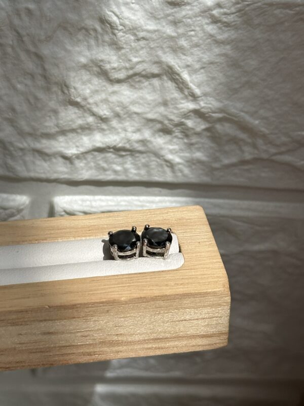 Minimal studs - Image 4
