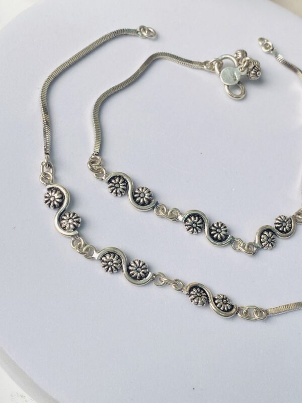 Antique Floral Anklet - Image 3