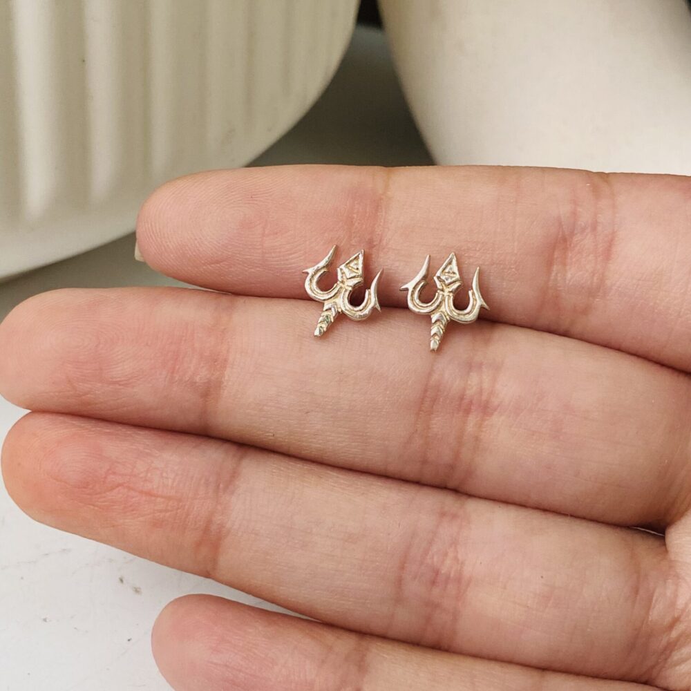 Trishul Spark Studs
