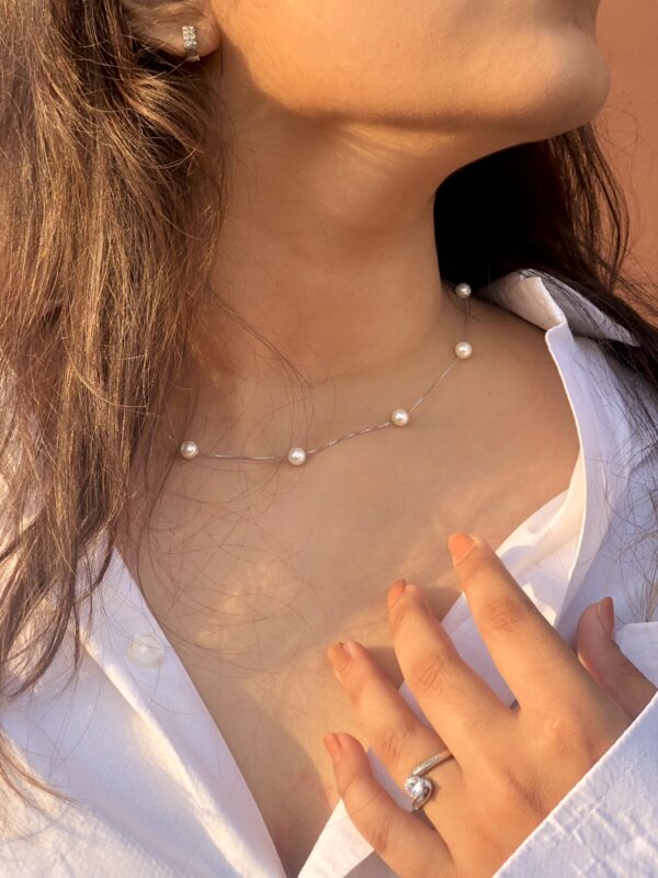Pearl Neckpiece Single Line