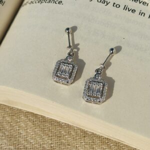 Helix cushion Earrings - Image 3