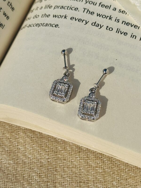 Helix cushion Earrings - Image 3