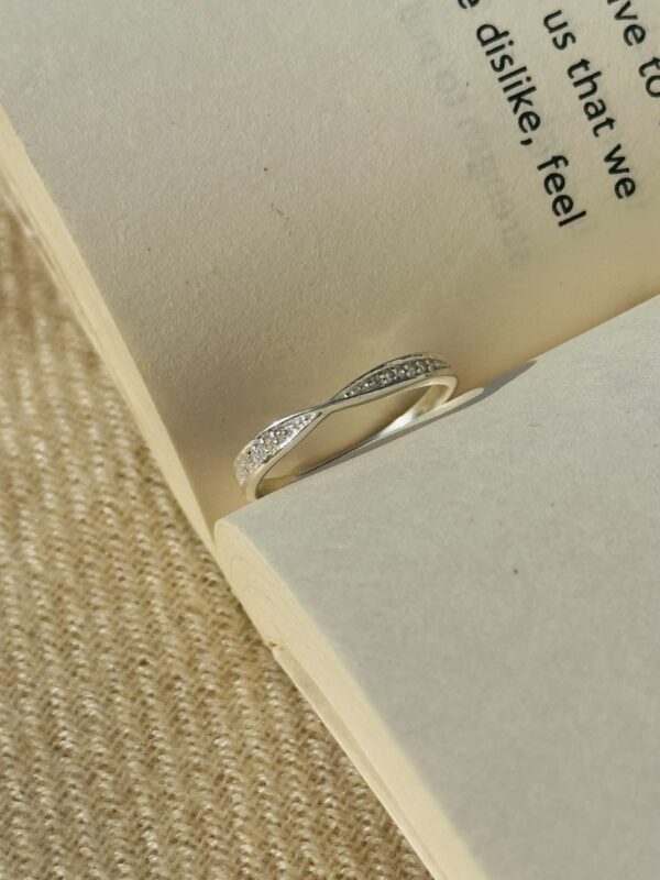 Sparkling twist ring - Image 3