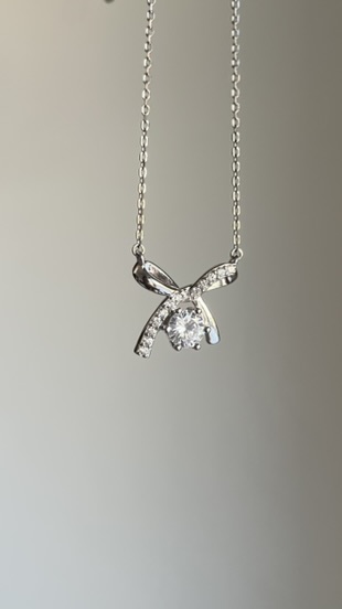 The Bow necklace